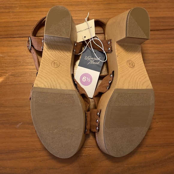 Brand new never worn! Strappy sandals. Cognac color size 6.5. - Picture 4 of 4